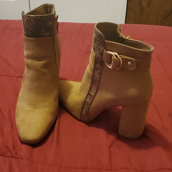 Tan booties - Picture 4 of 7